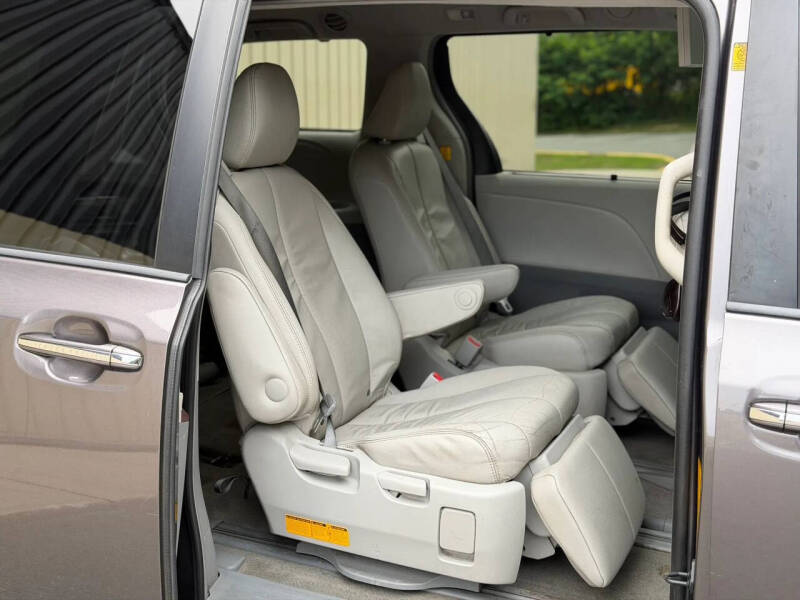 2012 Toyota Sienna
