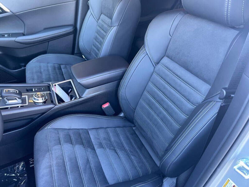 2025 Mitsubishi Outlander PHEV SE