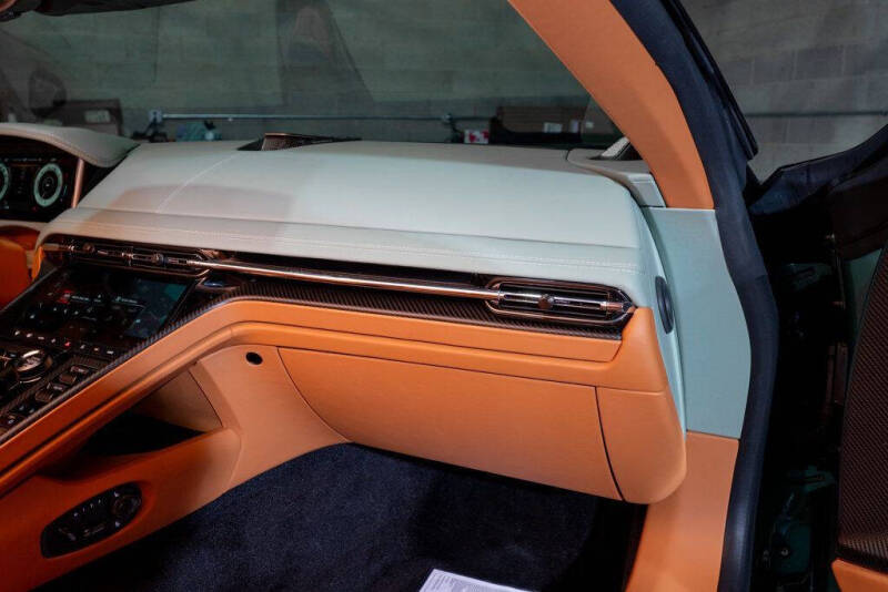 2024 Aston Martin DB12 V8