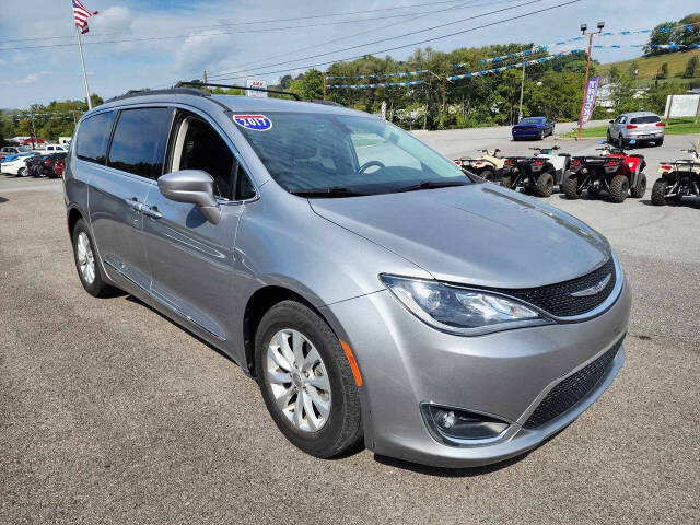 2017 Chrysler Pacifica for sale at Auto Energy in Lebanon, VA