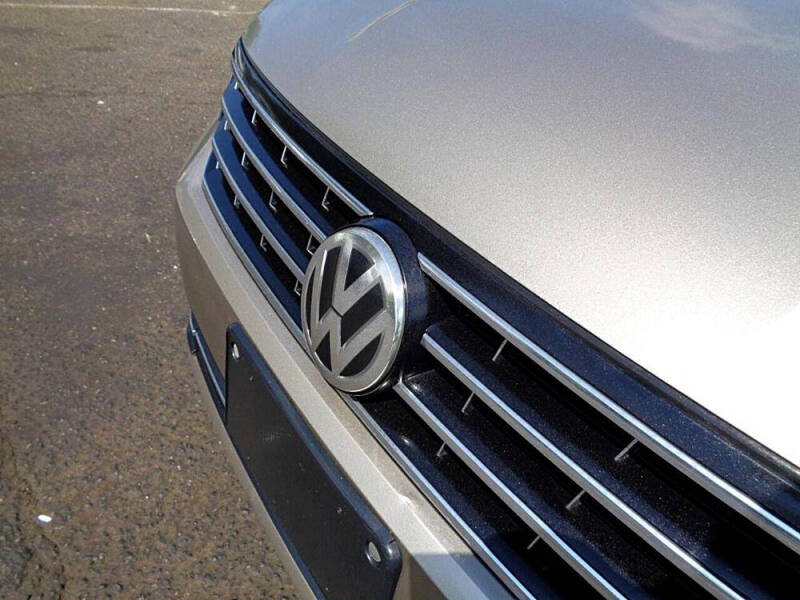 2017 Volkswagen Passat 1.8T SE