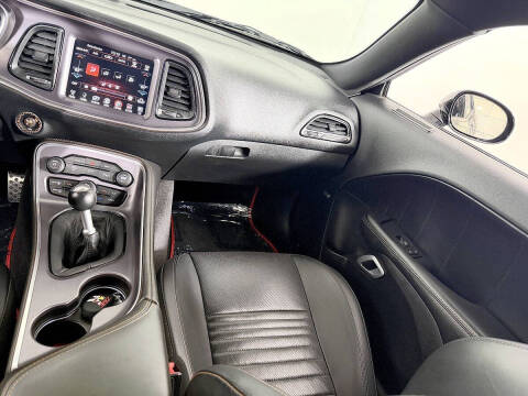 2016 Dodge Challenger 392 HEMI Scat Pack Shaker