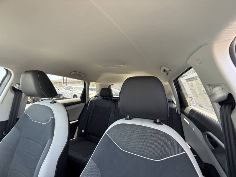 2025 Volkswagen Taos SE