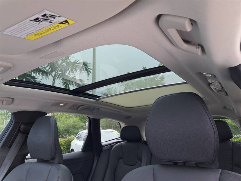 2022 Volvo XC60 B5 Momentum