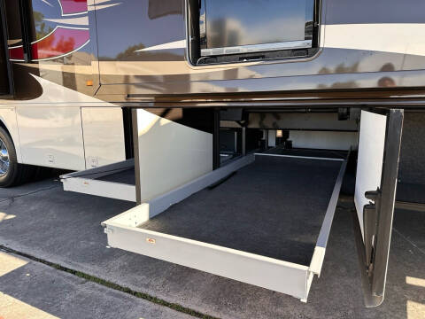2011 Newmar Ventana 43’  1.5 Bath Pre-Def Diesel KingBed