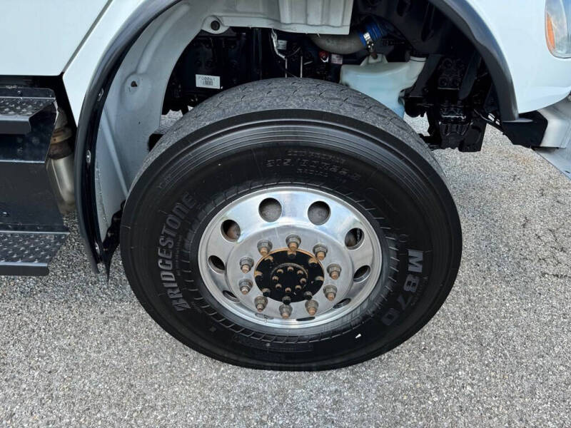 2013 Freightliner M2 106