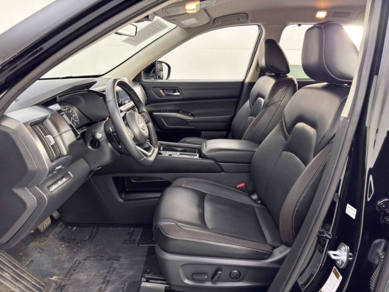 2023 Nissan Pathfinder SL