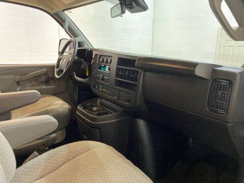 2025 Chevrolet Express LT 3500