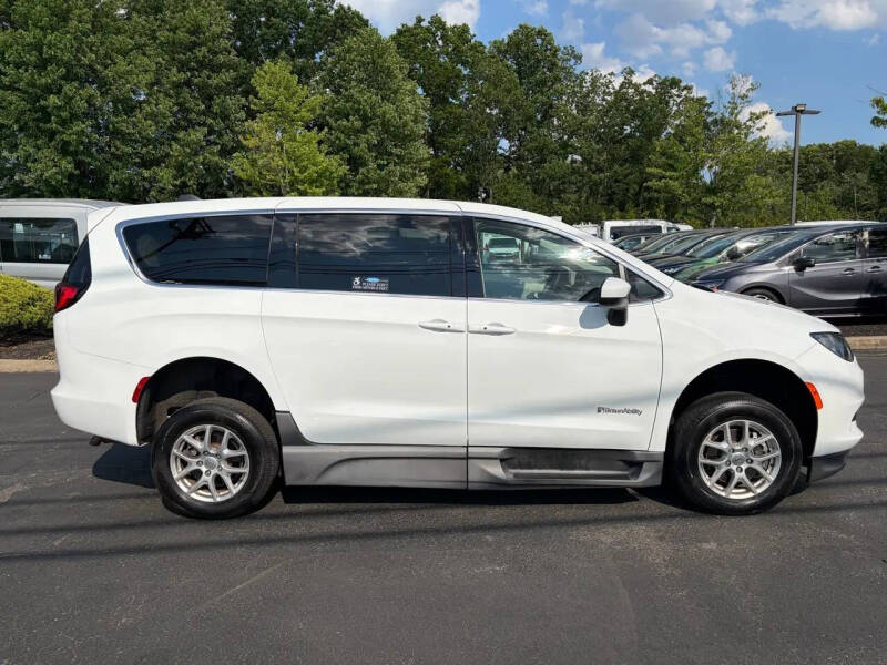 2022 Chrysler Voyager LX