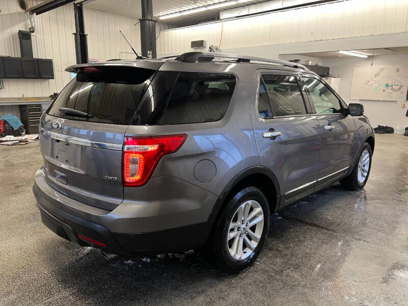 2012 Ford Explorer XLT photo 4