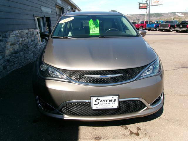 2017 Chrysler Pacifica Touring-L Plus