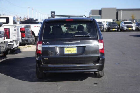 2012 Chrysler Town and Country Touring