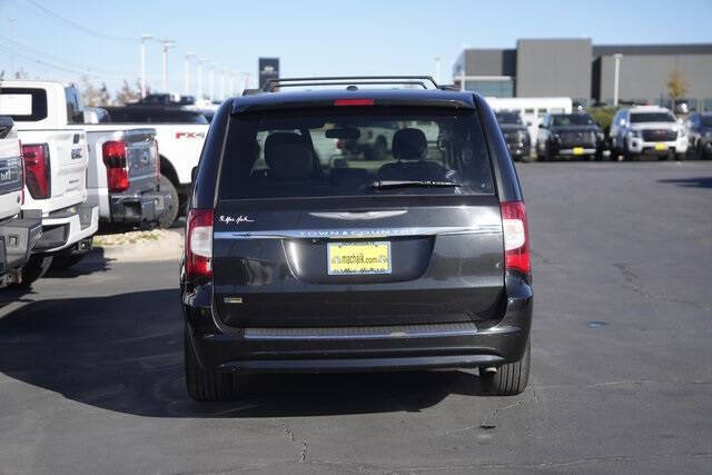 2012 Chrysler Town and Country Touring