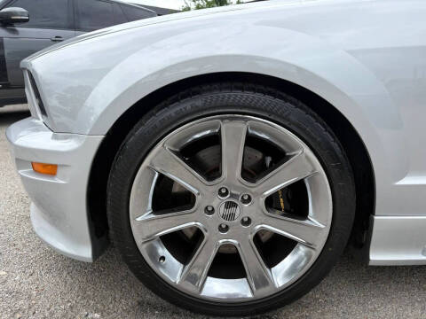 2005 Ford Mustang GT Deluxe