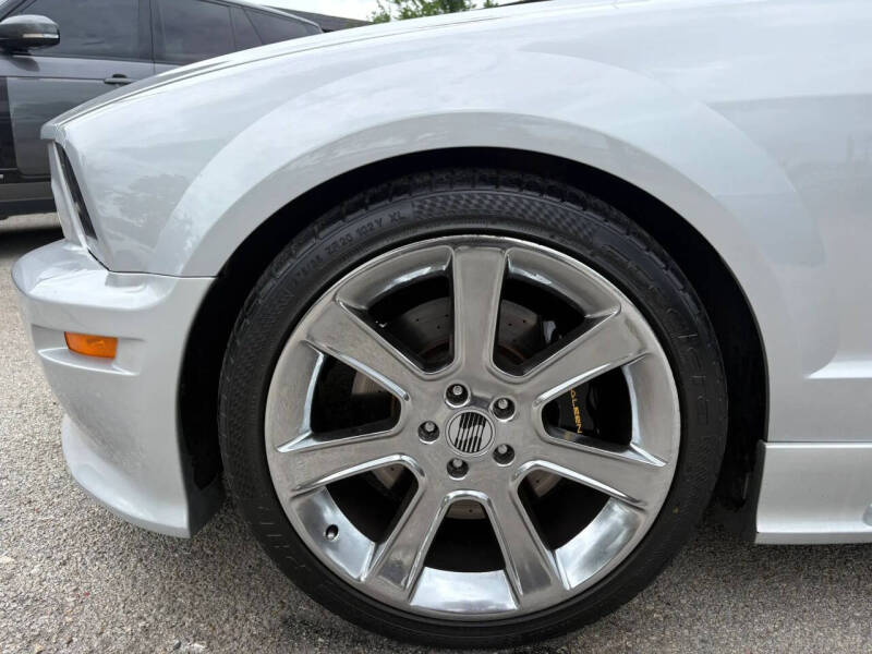 2005 Ford Mustang GT Deluxe