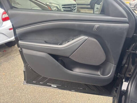 2022 Ford Mustang Mach-E Select