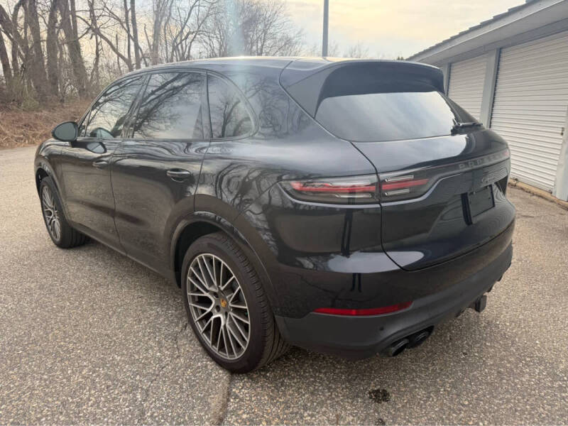 2023 Porsche Cayenne Platinum Edition