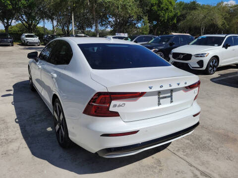 2024 Volvo S60 Recharge T8 Plus Dark Theme