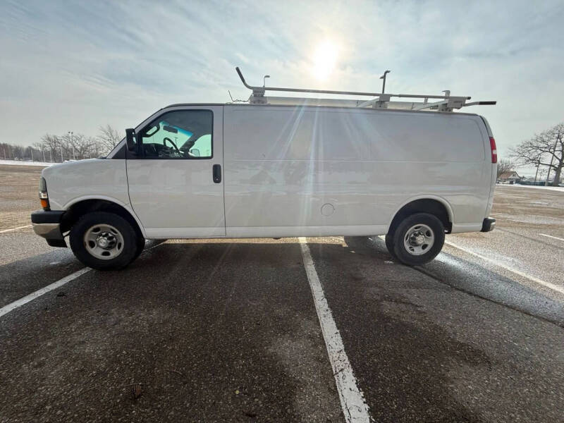 2017 Chevrolet Express Cargo Work Van's photo