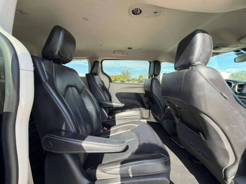 2022 Chrysler Pacifica Hybrid Touring L