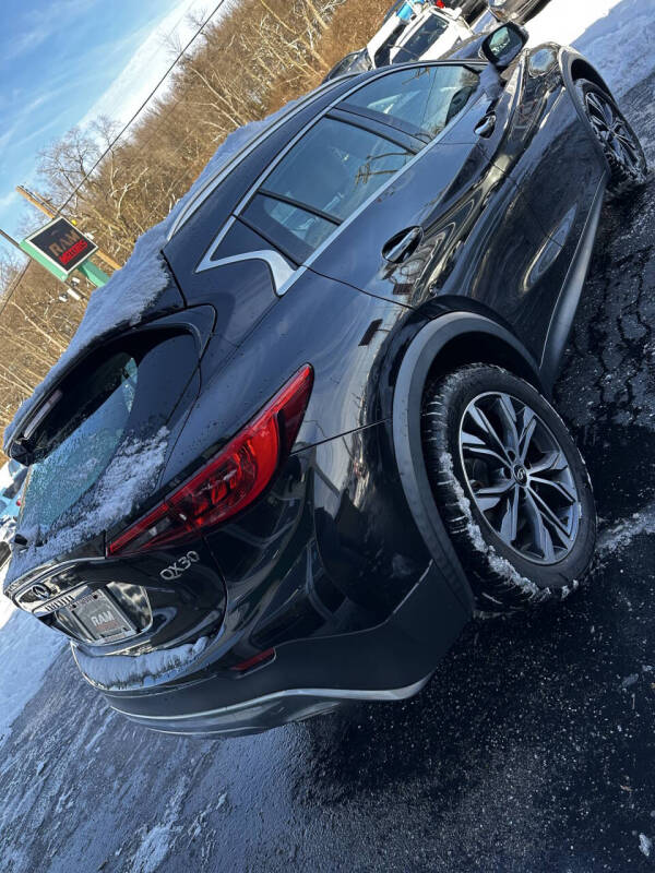 2017 Infiniti QX30 Premium