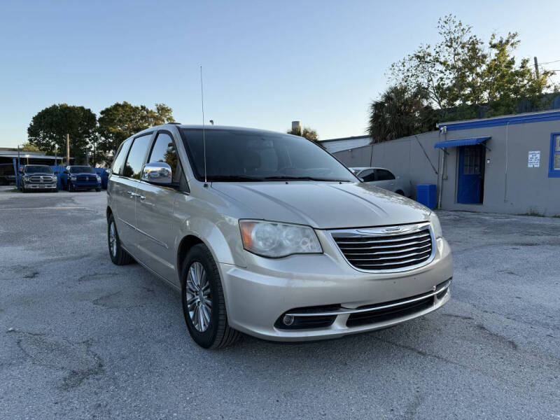 2014 Chrysler Town and Country Touring-L