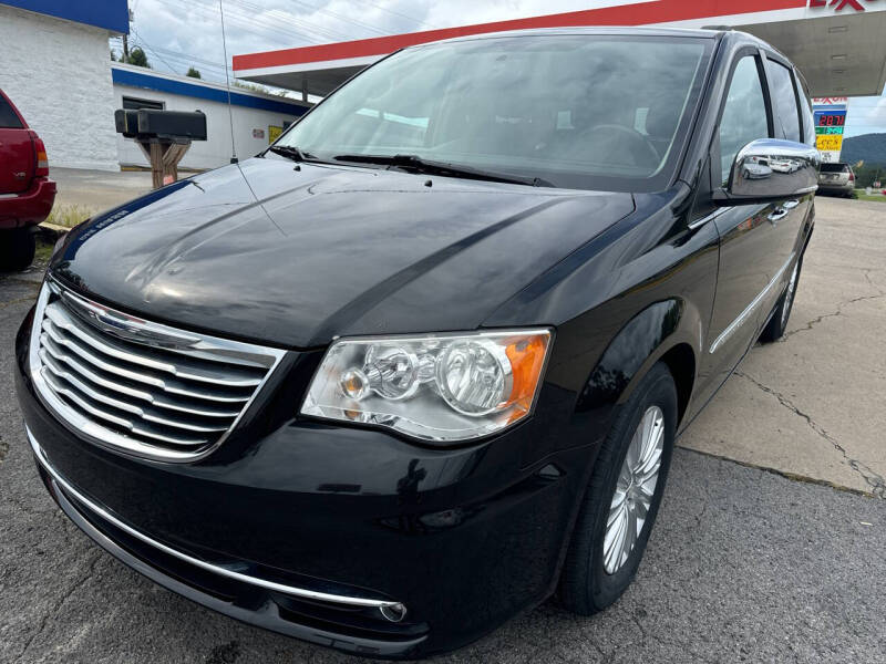 Chrysler Town & Country's photo