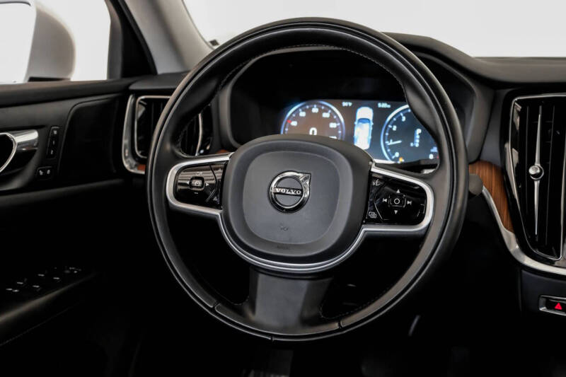 2020 Volvo S60 T5 Momentum