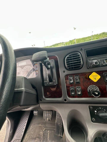 2017 Freightliner M2 106