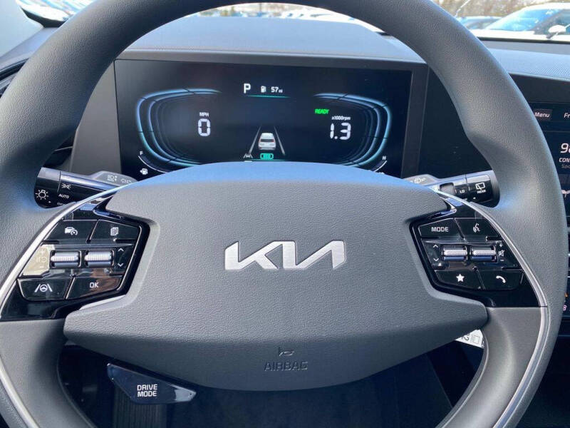 2025 Kia Niro LX