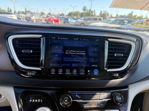 2017 Chrysler Pacifica Touring-L