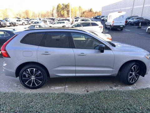 2025 Volvo XC60 B5 Plus Dark Theme