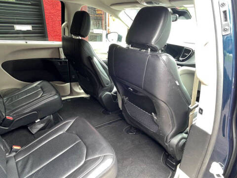 2022 Chrysler Pacifica Touring L