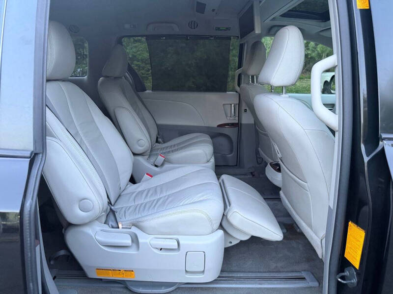 2012 Toyota Sienna XLE 7-Passenger