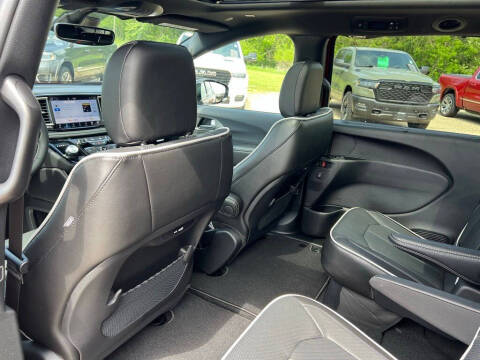 2027 Chrysler Pacifica Limited
