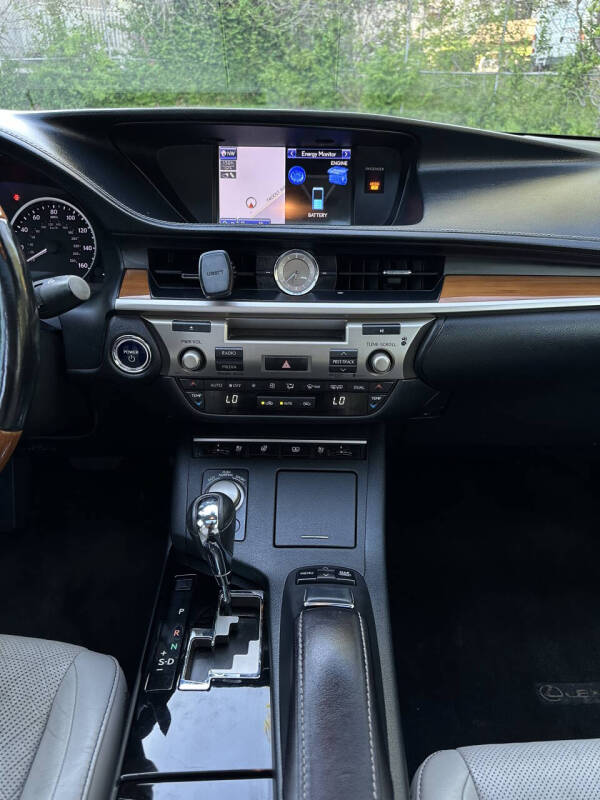 2013 Lexus ES 300h