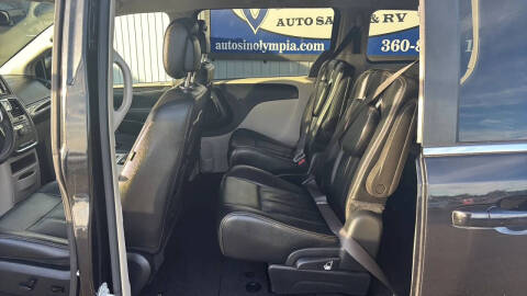 2016 Chrysler Town and Country Touring