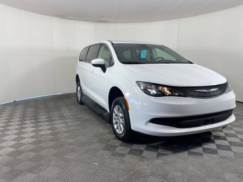 2023 Chrysler Voyager LX