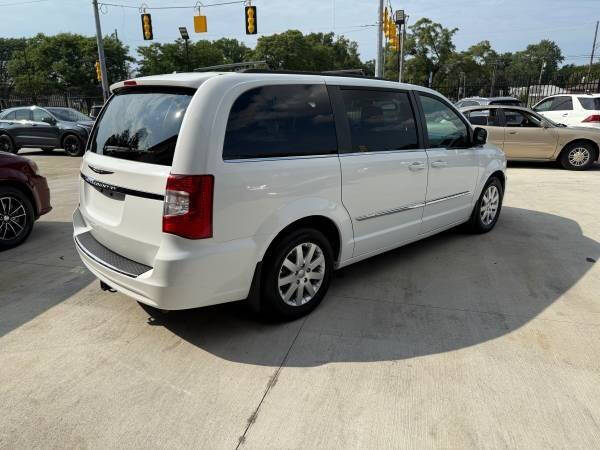 2014 Chrysler Town and Country Touring