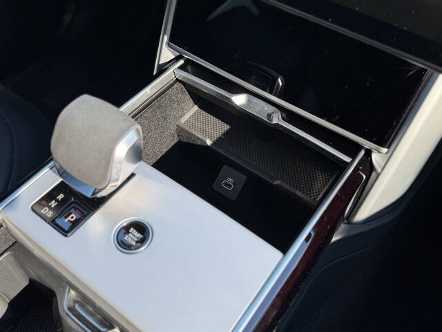 2024 Land Rover Range Rover P400 SE LWB