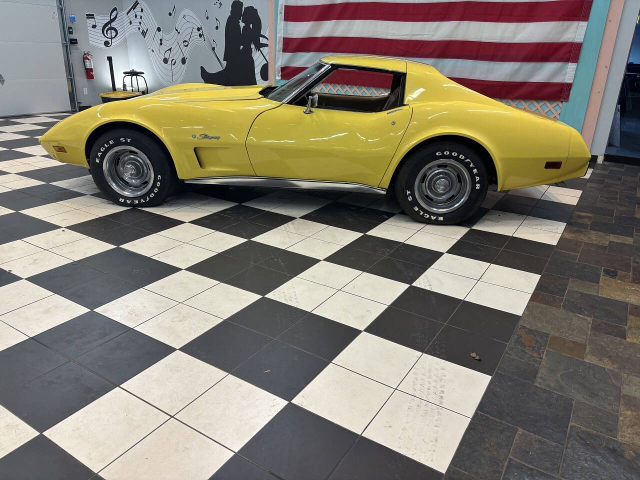 1975 Chevrolet Corvette 16