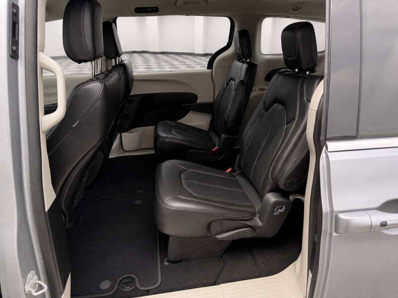 2020 Chrysler Voyager LXi