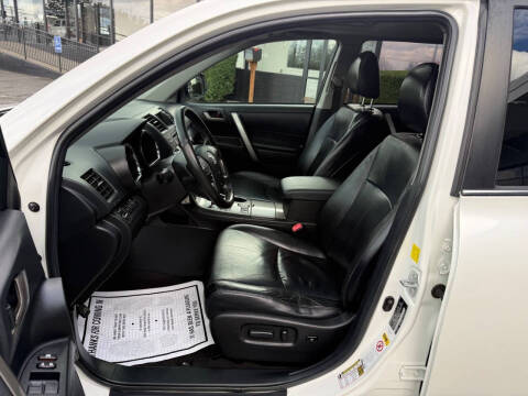2011 Toyota Highlander SE
