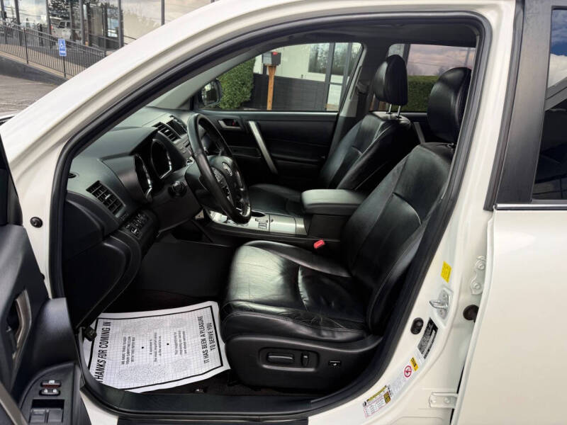 2011 Toyota Highlander SE