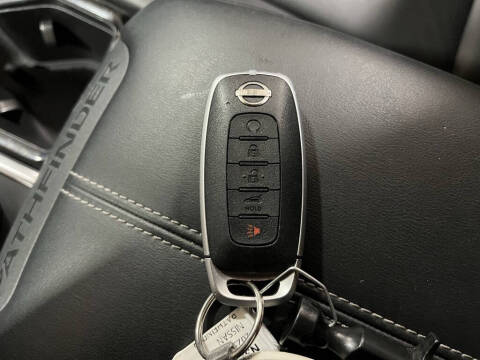 2023 Nissan Pathfinder SL