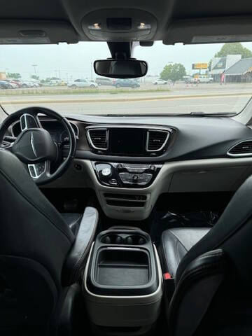 2017 Chrysler Pacifica Touring-L