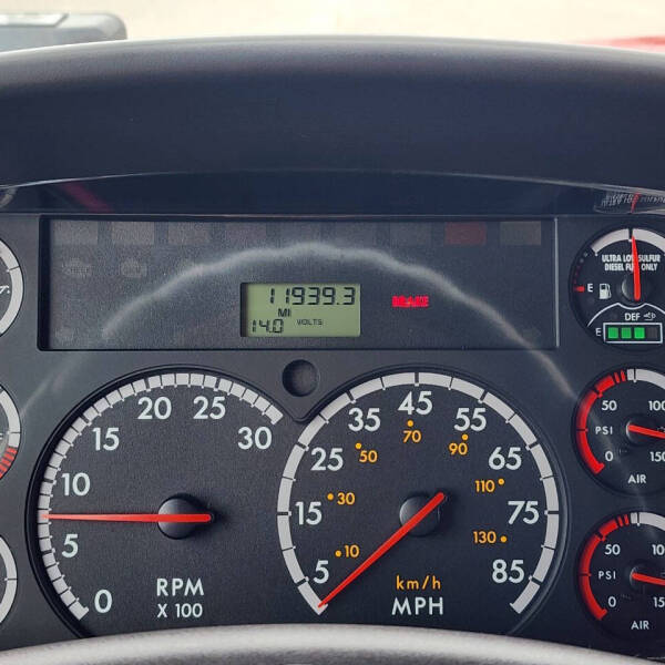 2014 Freightliner 108 SD