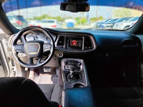 2016 Dodge Challenger SXT