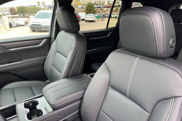 2024 GMC Acadia Elevation