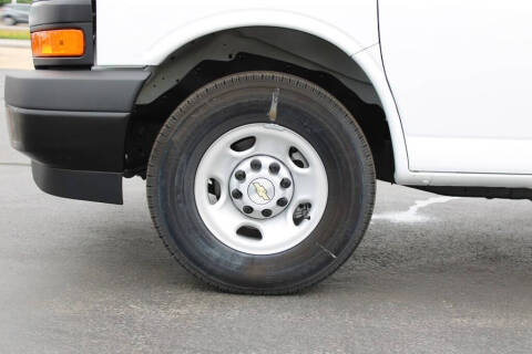 2025 Chevrolet Express 3500